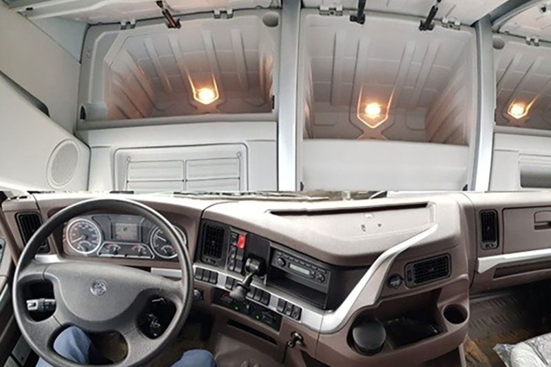 Alternative view of Chenglong H5 260HP Thùng Kín